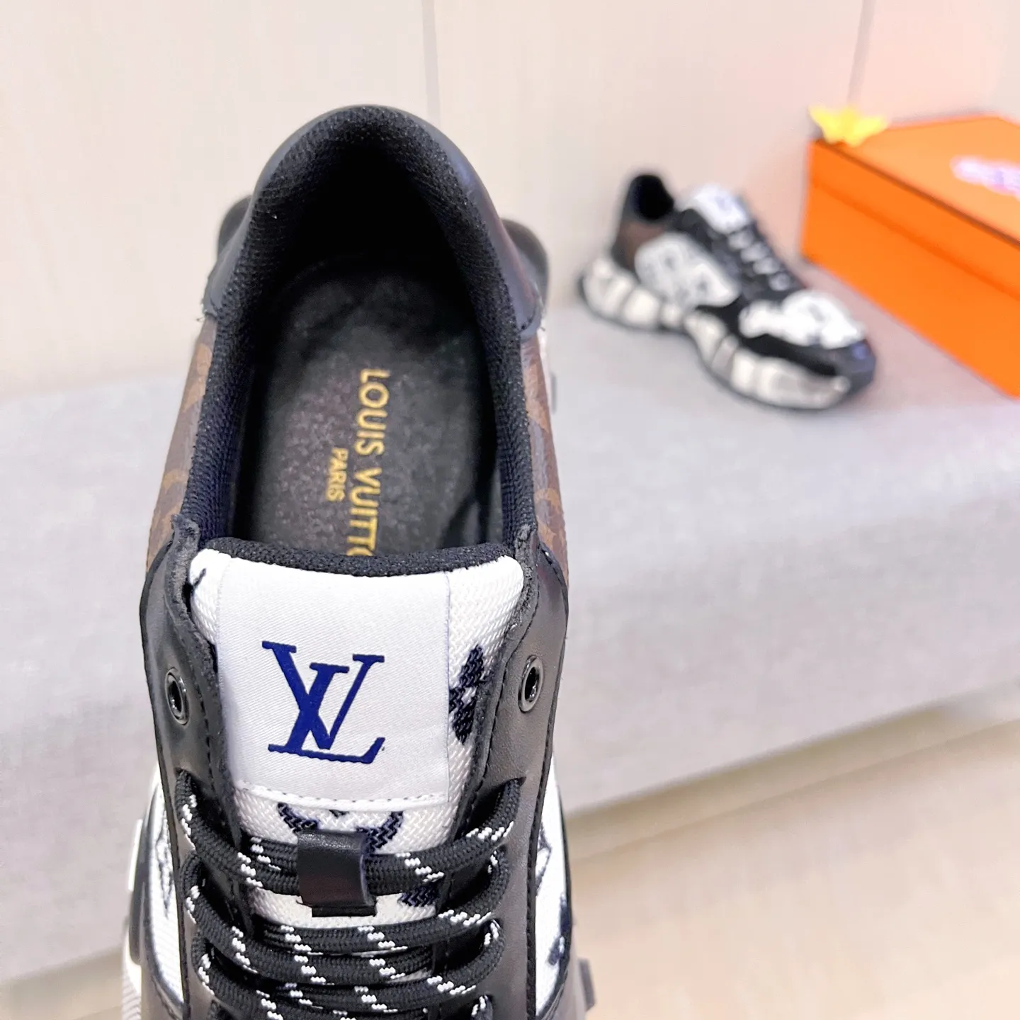 Men's shoes💰 460💰[LV]🔥Louis Vuitton, high-end men's shoes brand, official website 1:1 latest masterpiece: the upper is made of Italian imported first-layer cowhide with a comfortable and breathable lining➕original non-slip and wear-resistant outsole🔥, making walking more convenient and comfortable! An exclusive new model, a stunning work, a beautiful 1:1 replica [color] compared to the official quality! Create a fashionable personality to set off your uniqueness! A must-have for trendy men! Classic 🔥 Size: 38-44 Color: 🔥 2 colors available 🔥.